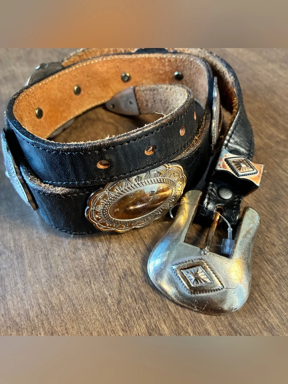 JUSTIN 514BK Western Black and Black Leather Concho Belt, Buckle & Tip 32 (1992)